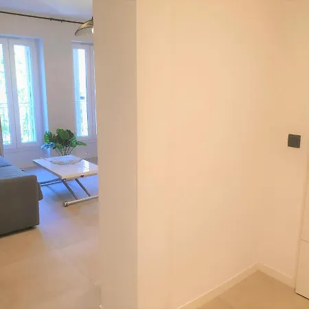 Centre 103 *