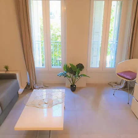 Centre 103 *